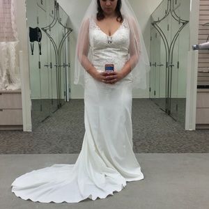 NWT ✨PRICE DROP✨ Beaded Wedding Dress Sz 8